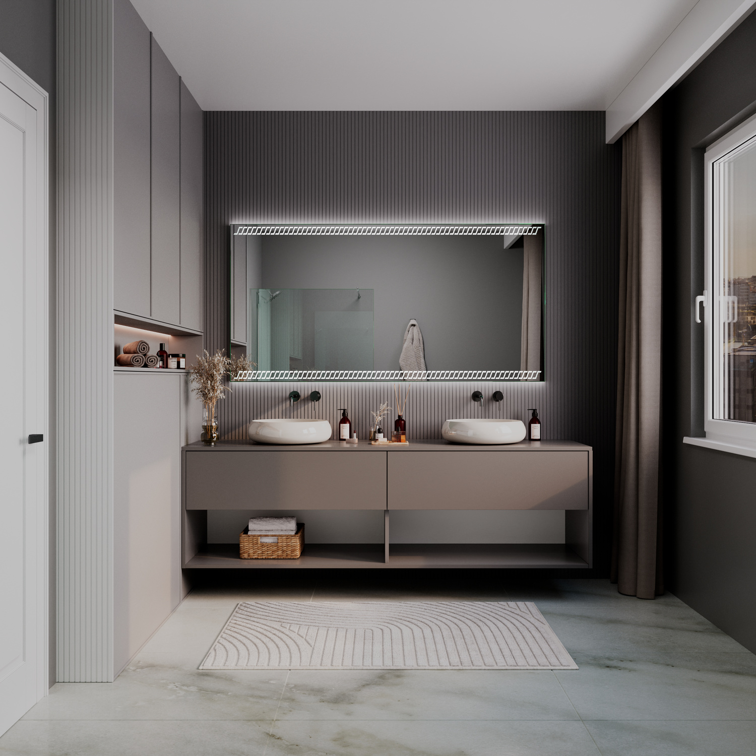 Alsace LED-Badspiegel eingeschaltet, 1500x1500 mm, rechteckiger Spiegel mit warmweißer oberer LED-Beleuchtung in silbernem Rahmen über schwebendem Doppelwaschtisch, zwei weiße ovale Aufsatzwaschbecken, dunkelgraue geriffelte Wände, offenes Regal, weißer T