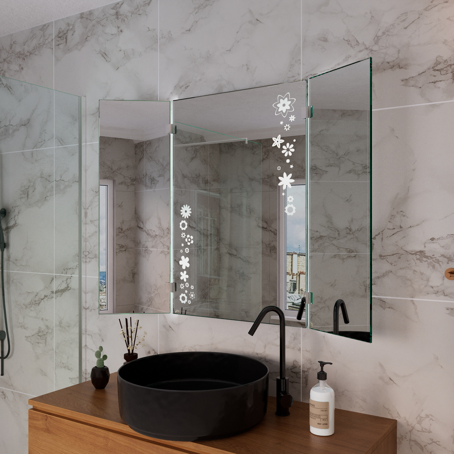PARMA LED-Badspiegel mit eingeschalteter Beleuchtung, 1500x1500 mm, leuchtender warmweißer vertikaler Kristallstreifen an der rechten Seite, seitliche Ansicht über Holzwaschtisch mit schwarzem rundem Aufsatzwaschbecken und Armatur, elegantes Bad mit Marmo
