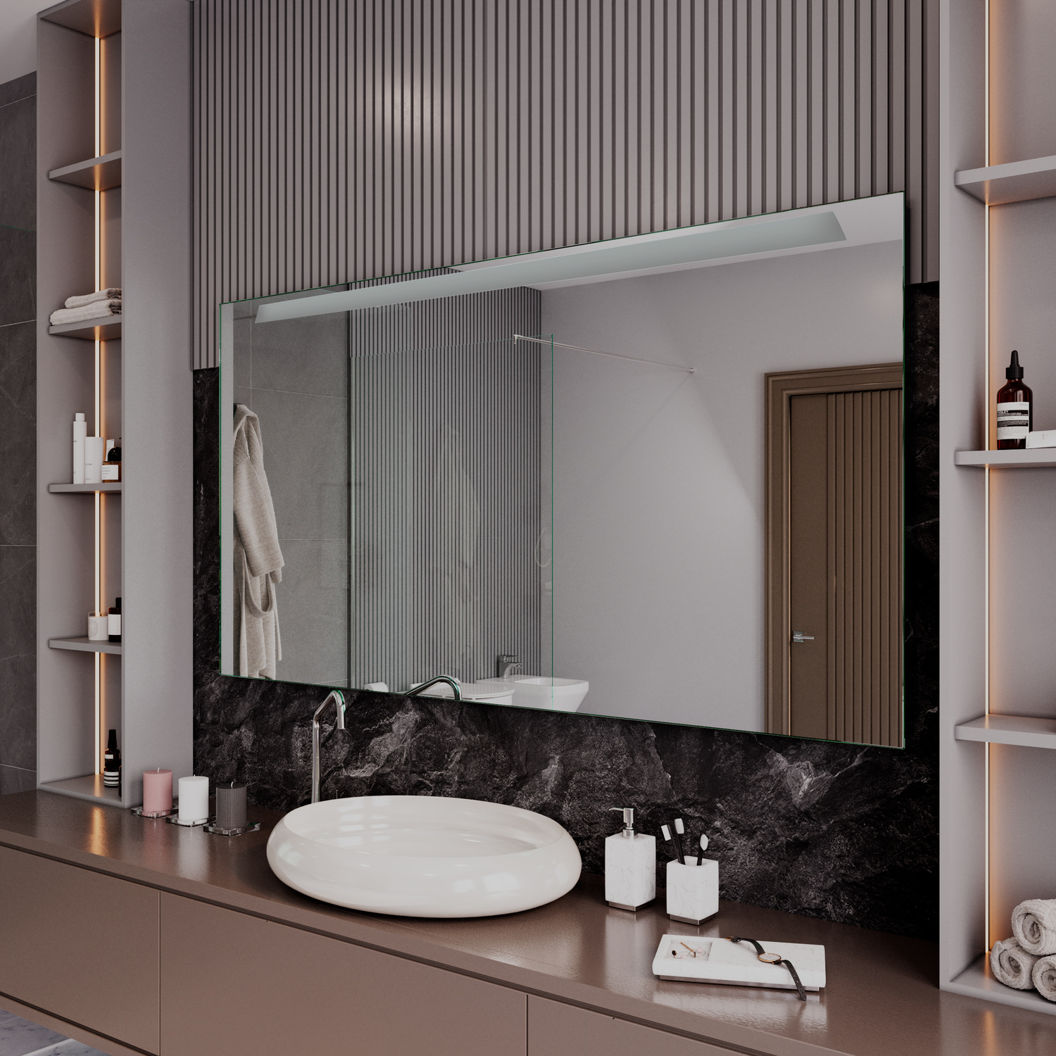 CALELLA LED-Badspiegel mit ausgeschalteter Beleuchtung, 1500x1500 mm, rechteckig mit oberer LED-Leiste, seitliche Perspektive, über weißem ovalem Aufsatzwaschbecken auf dunklem Waschtisch, schwarze Marmor-Rückwand, schwarze Armatur, luxuriöses Bad, Holzve