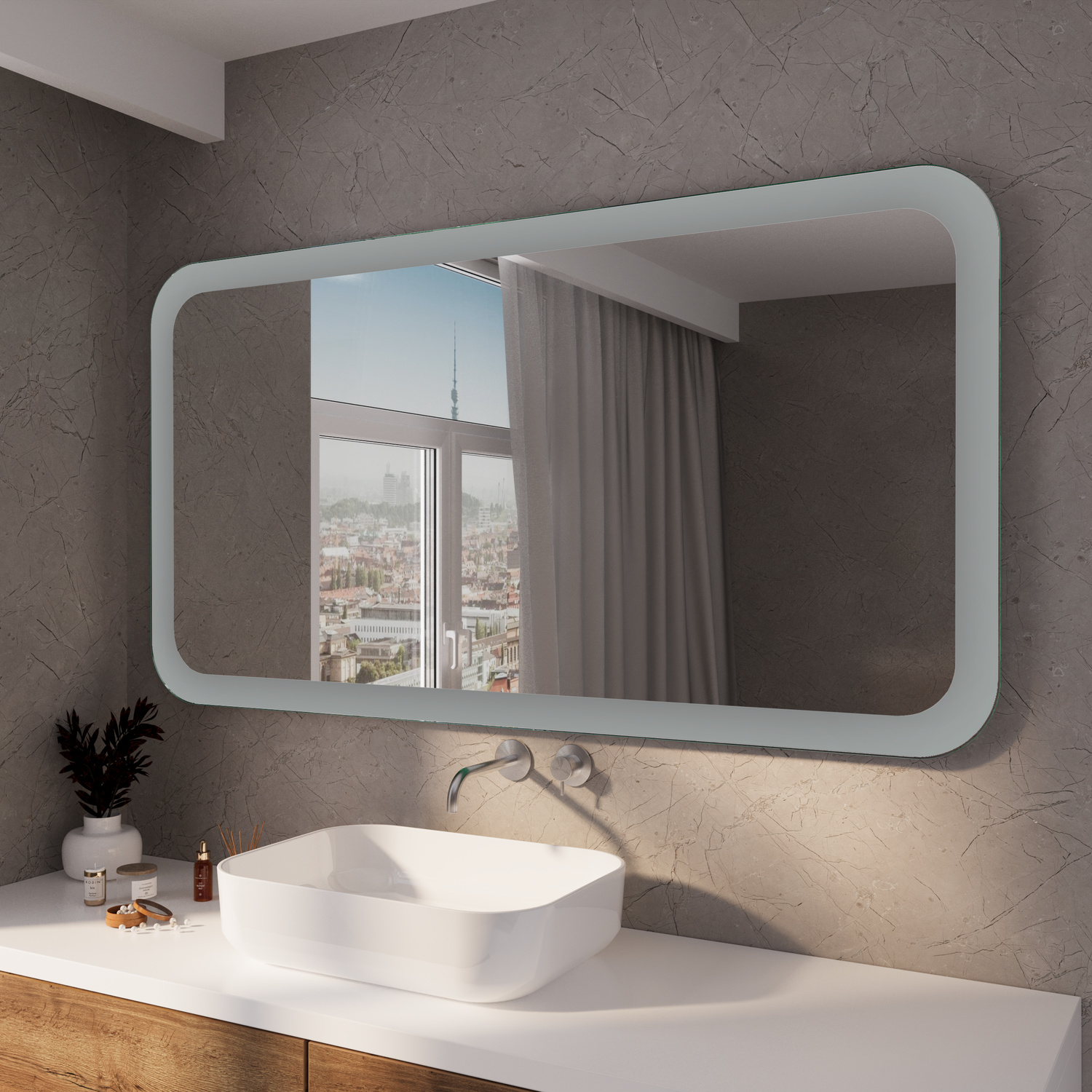 SETERAD50 rechteckiger Badspiegel mit abgerundeten Ecken, 1500x1500 mm, 50mm Eckenradius, ausgeschaltet, horizontale Montage über weißem Aufsatzwaschbecken auf Holzwaschtisch, Panoramafenster-Spiegelung, graue Strukturwand