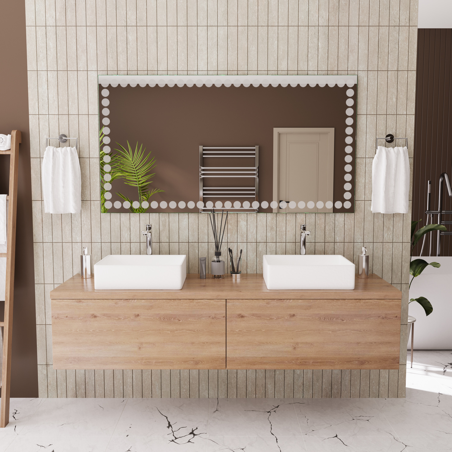 Stra LED-Badspiegel rechteckig mit Niet-Optik-Rahmen, 1500x1500 mm, Beleuchtung ausgeschaltet, über hellbraunem Holz-Waschtisch mit zwei weißen rechteckigen Aufsatzwaschbecken, modernes Bad mit vertikalen gerillten Fliesen und Marmorboden