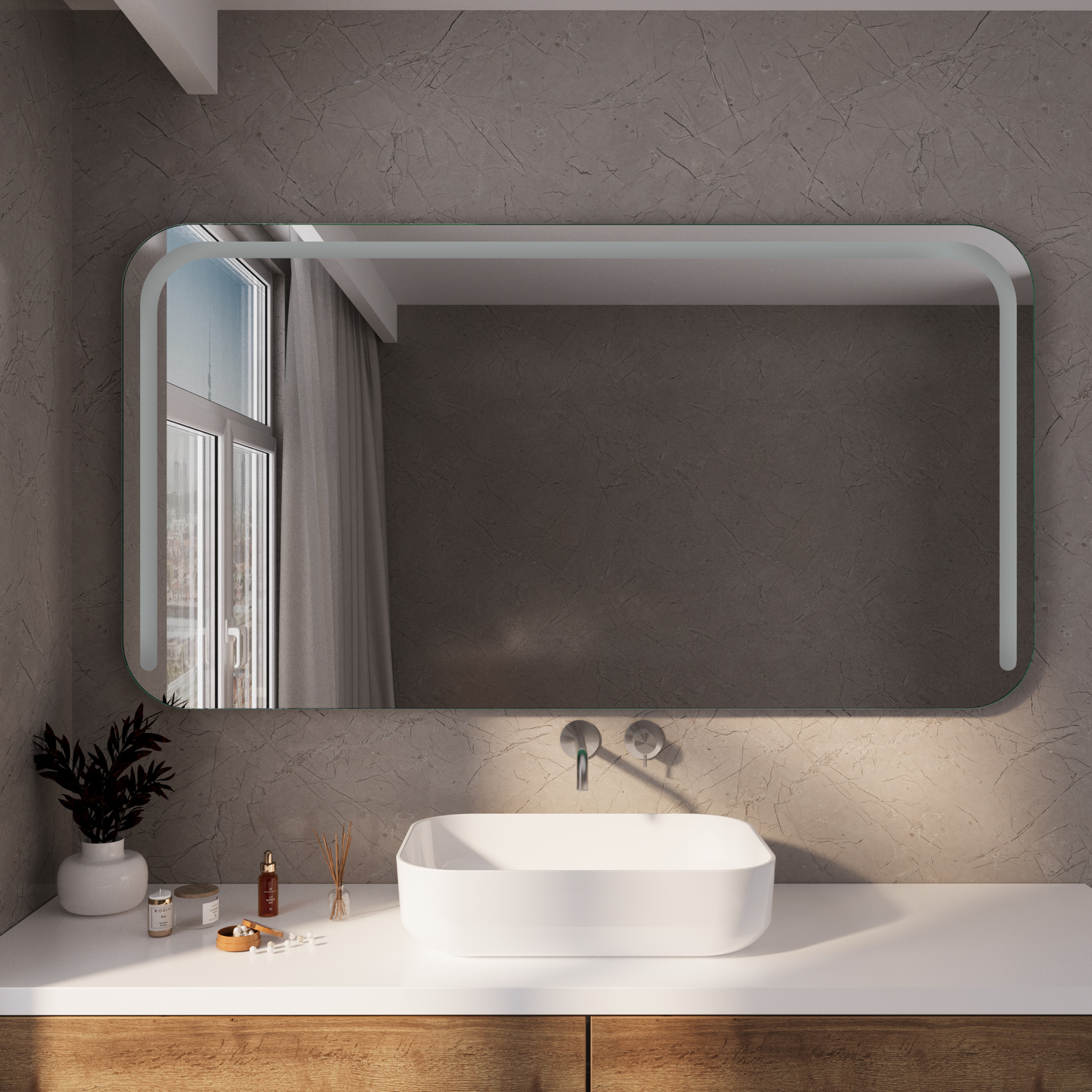 ETIENNAS RAD rechteckiger LED-Badspiegel mit ausgeschalteter Beleuchtung, 1500x1500 mm, abgerundete Ecken, über weißem Aufsatzwaschbecken auf hellem Waschtisch, modernes Bad mit grauer Wand und großem Fenster
