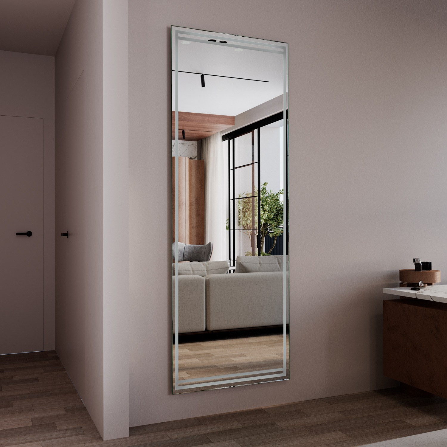 PESCARA Ganzkörperspiegel mit Spiegelstreifen-Design, 1500x1500 mm, Seitenansicht ohne Beleuchtung, wandmontiert mit horizontalen Spiegelstreifen unterschiedlicher Breiten, dekorativer Wandspiegel in modernem Schlafzimmer mit beigen Wänden, Blick durch de