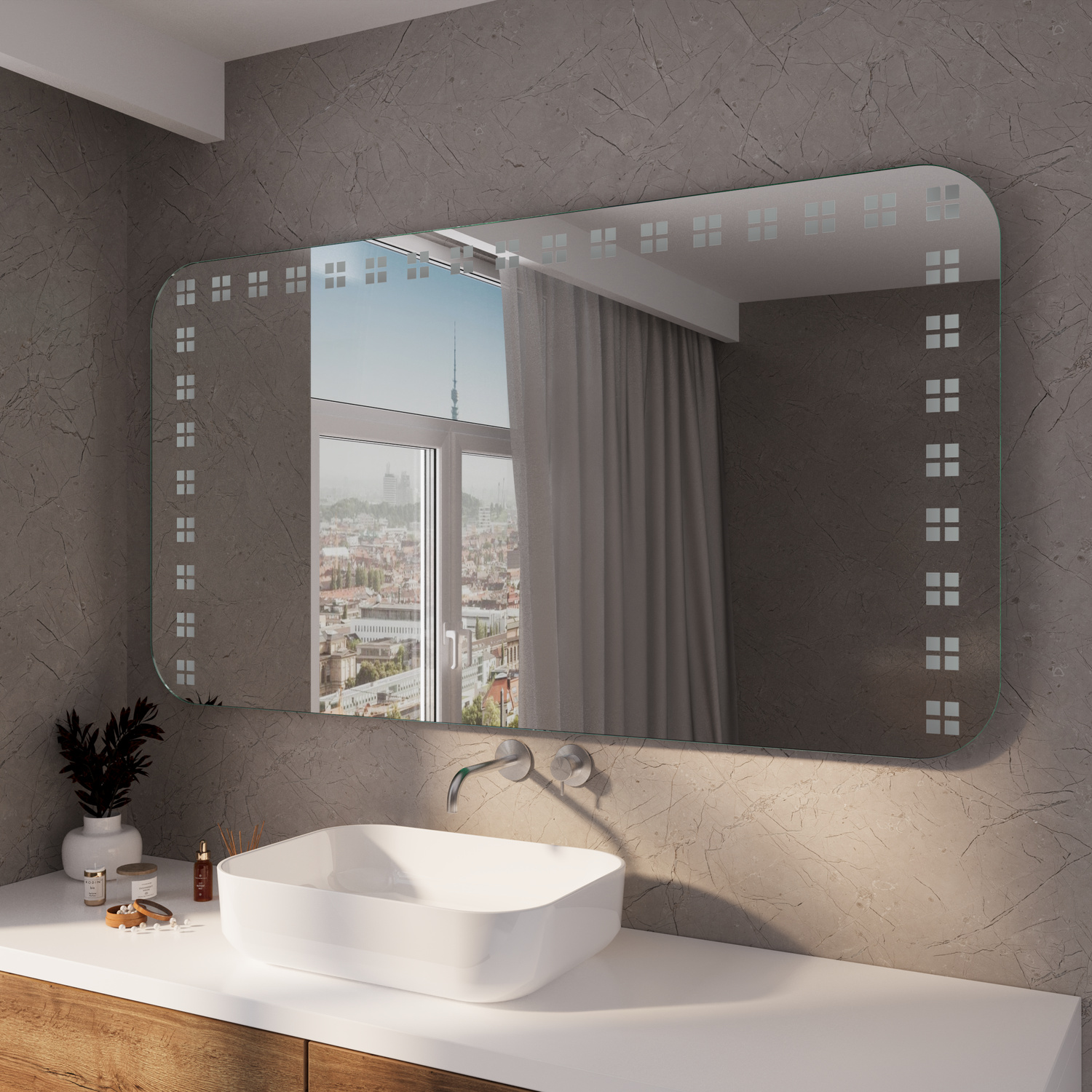 BEJAR RAD LED-Badspiegel mit ausgeschalteter Beleuchtung, 1500x1500 mm, rechteckig mit abgerundeten Ecken und seitlichen LED-Punkten, über weißem rundem Aufsatzwaschbecken auf weißem Waschtisch, graue Wand, großes Fenster mit Stadtblick, moderne Armatur