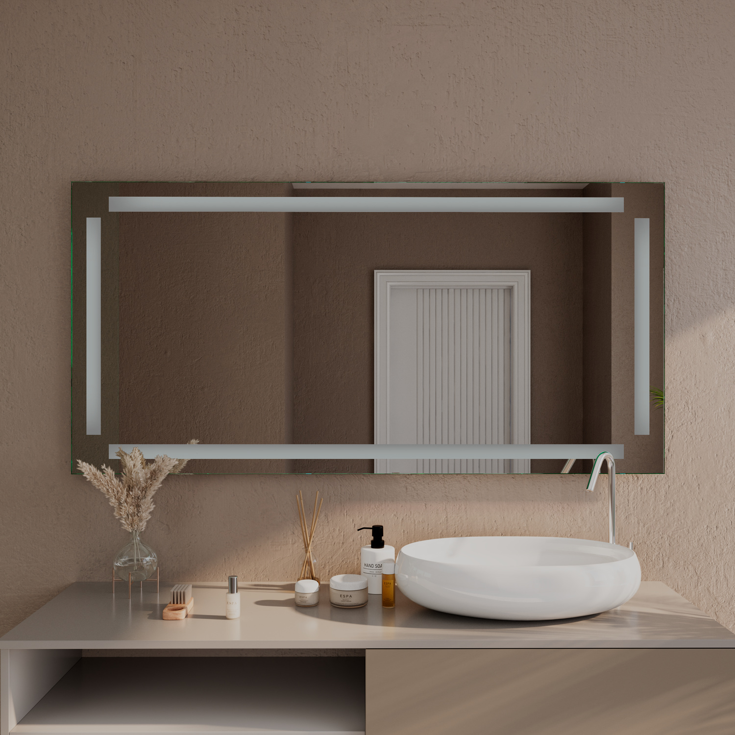 PISTOIA LED-Badspiegel mit ausgeschalteter Beleuchtung, 1500x1500 mm, umlaufender Rahmen, über Waschtisch in Betonoptik mit weißem ovalen Aufsatzwaschbecken, Dekoration mit Vase und Flakons, modernes Bad mit brauner Wandfarbe, frontale Ansicht