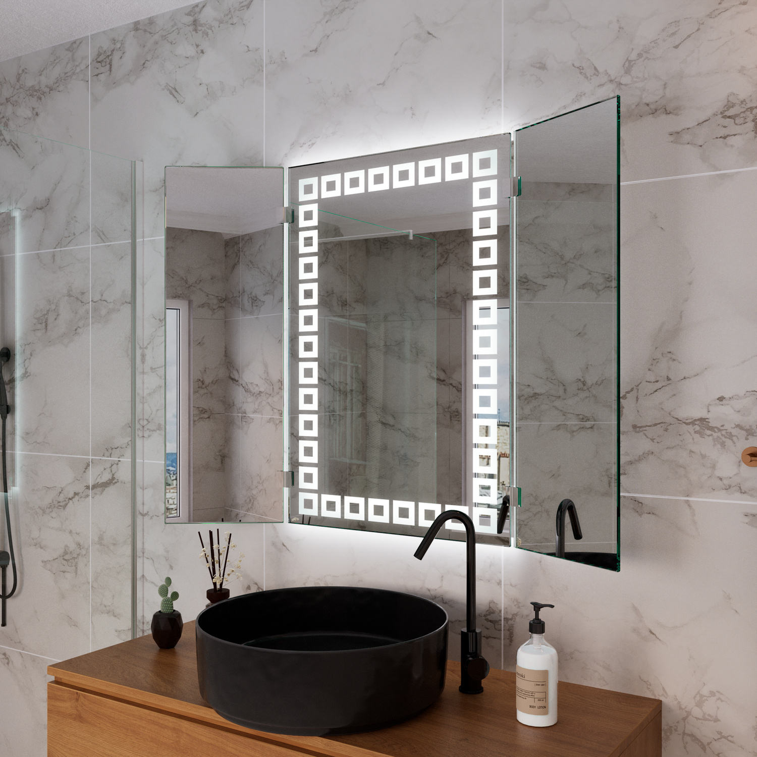 Viterboas Badspiegel mit seitlichen Flügeln und eingeschalteter LED-Beleuchtung, 1500x1500 mm, leuchtender Lichtrahmen mit segmentierten Punkten, über schwarzem rundem Aufsatzwaschbecken auf Holzwaschtisch, modernes Bad mit Marmoroptik-Fliesen