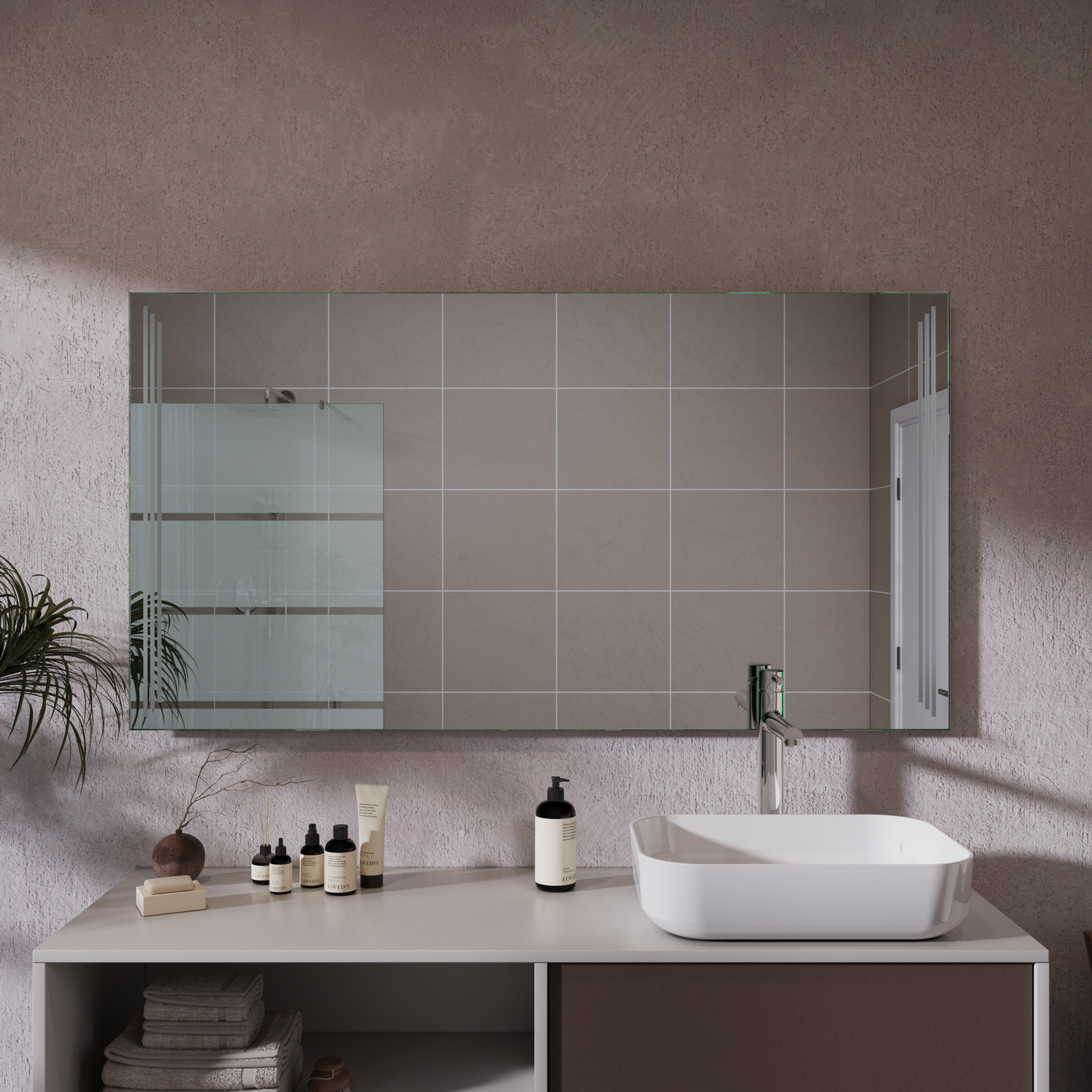 TARRAGONA LED-Spiegelschrank mit ausgeschalteter Beleuchtung, 1500x1500 mm, dreiteiliger Schrank mit seitlichen Türen und Glasablagen, über weißem Waschtisch mit ovalem Aufsatzwaschbecken, minimalistisches Bad in Beige-Rosa-Tönen mit Grünpflanze