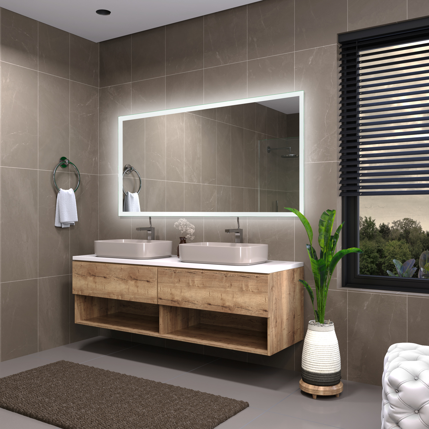 Badspiegel Sete 30 mit eingeschalteter LED-Rahmenbeleuchtung über einem Doppelwaschtisch mit Holzunterschrank in einem geräumigen Badezimmer mit großem Fenster und dunkelgrauen FliesenRetry