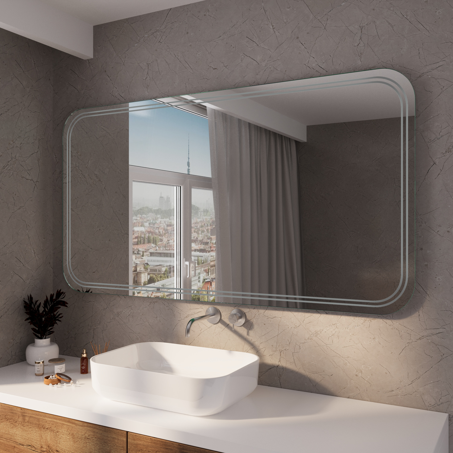 RODEZ RAD rechteckiger LED-Badspiegel mit ausgeschalteter Beleuchtung, 1500x1500 mm, abgerundete Ecken, über weißem Aufsatzwaschbecken auf hellem Waschtisch, modernes Bad mit grauer Wand, Fensterblick und beigefarbener Nische