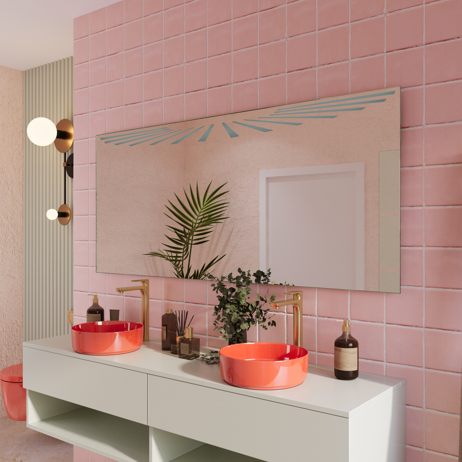 Badspiegel Modell Redon aus seitlichem Blickwinkel mit ausgeschalteter Beleuchtung und dekorativem Linienmuster, über Doppelwaschtisch mit roten Aufsatzbecken vor rosafarbener Fliesenwand.
