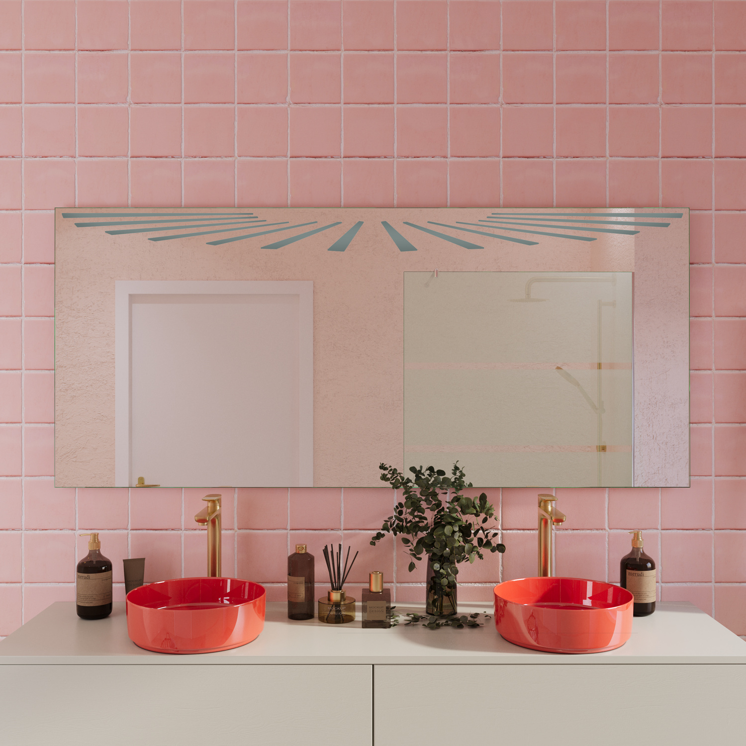 Badspiegel Modell Redon mit ausgeschalteter Beleuchtung und dekorativem Linienmuster, über Doppelwaschtisch mit roten Aufsatzbecken vor rosafarbener Fliesenwand.
