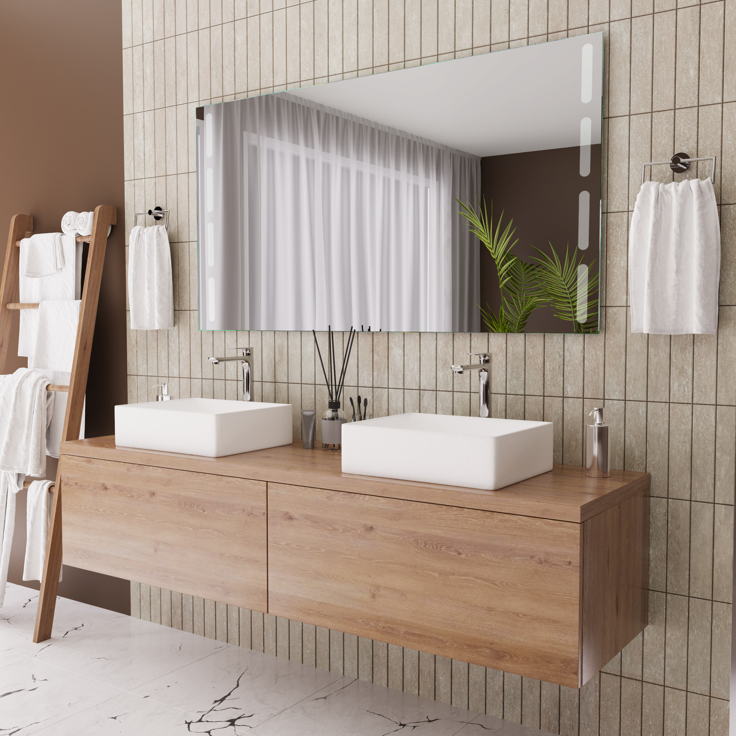 PUNTA PRIMA rechteckiger LED-Badspiegel mit ausgeschalteter Beleuchtung, 1500x1500 mm, über hellem Holzwaschtisch mit zwei weißen rechteckigen Aufsatzwaschbecken, helle Fliesenwand, modernes Bad mit Holzleiter-Handtuchhalter, Seitenansicht