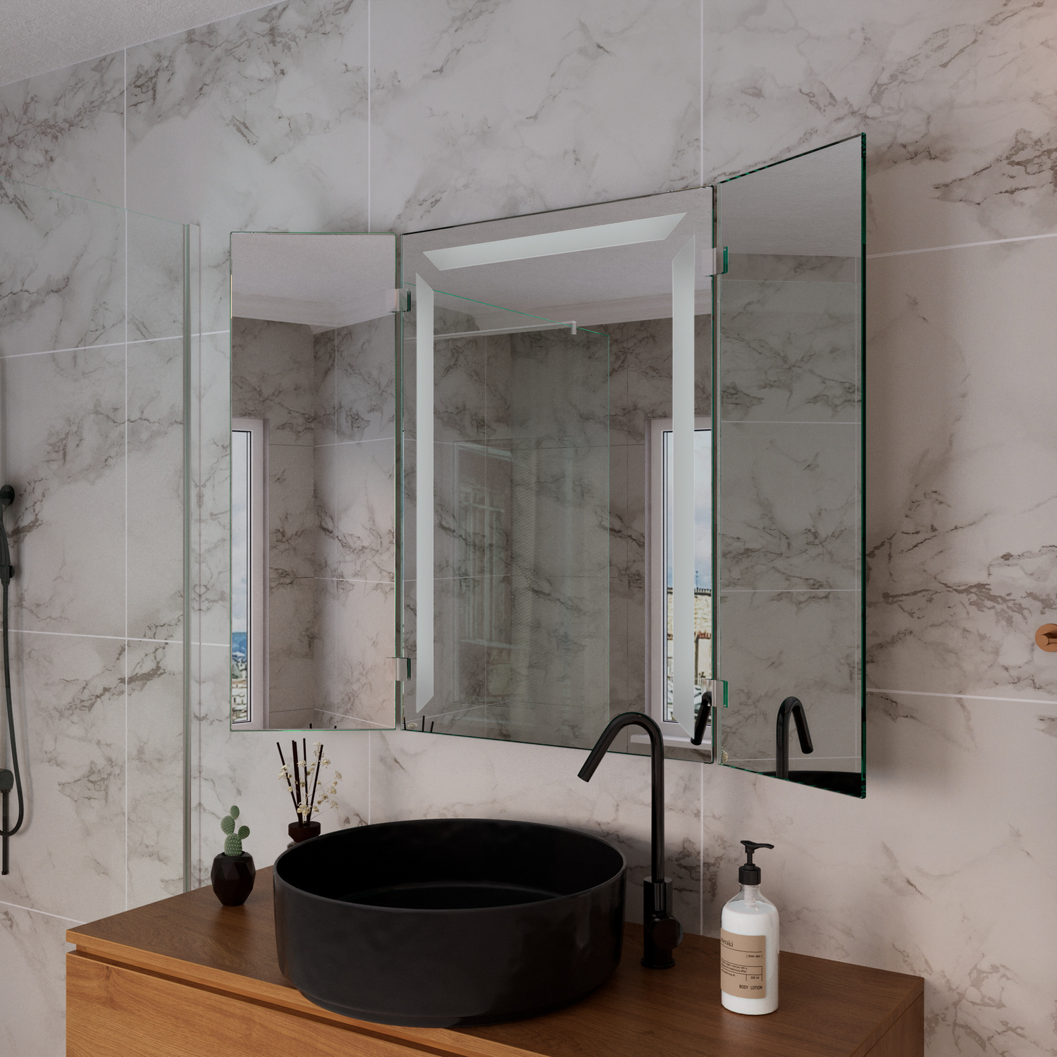 GAPAS LED-Badspiegel mit ausgeschalteter Beleuchtung, 1500x1500 mm, weißer Rahmen, Seitenansicht mit seitlichen Spiegelflächen, über Holzwaschtisch mit schwarzem rundem Aufsatzwaschbecken und Wandarmatur, luxuriöses Bad mit Marmorwand