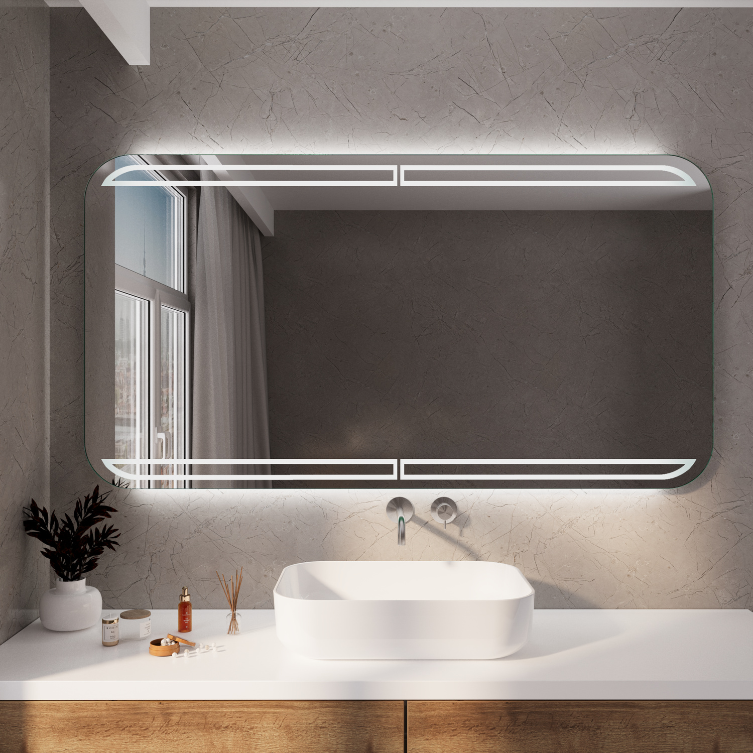 RAM RAD rechteckiger LED-Badspiegel mit abgerundeten Ecken, doppeltem Metallrahmen und eingeschalteter Beleuchtung, 1500x1500 mm, leuchtend mit weißem oberen Lichtstreifen, über weißem Waschtisch mit rundem Aufsatzwaschbecken, goldene Armatur, Bad