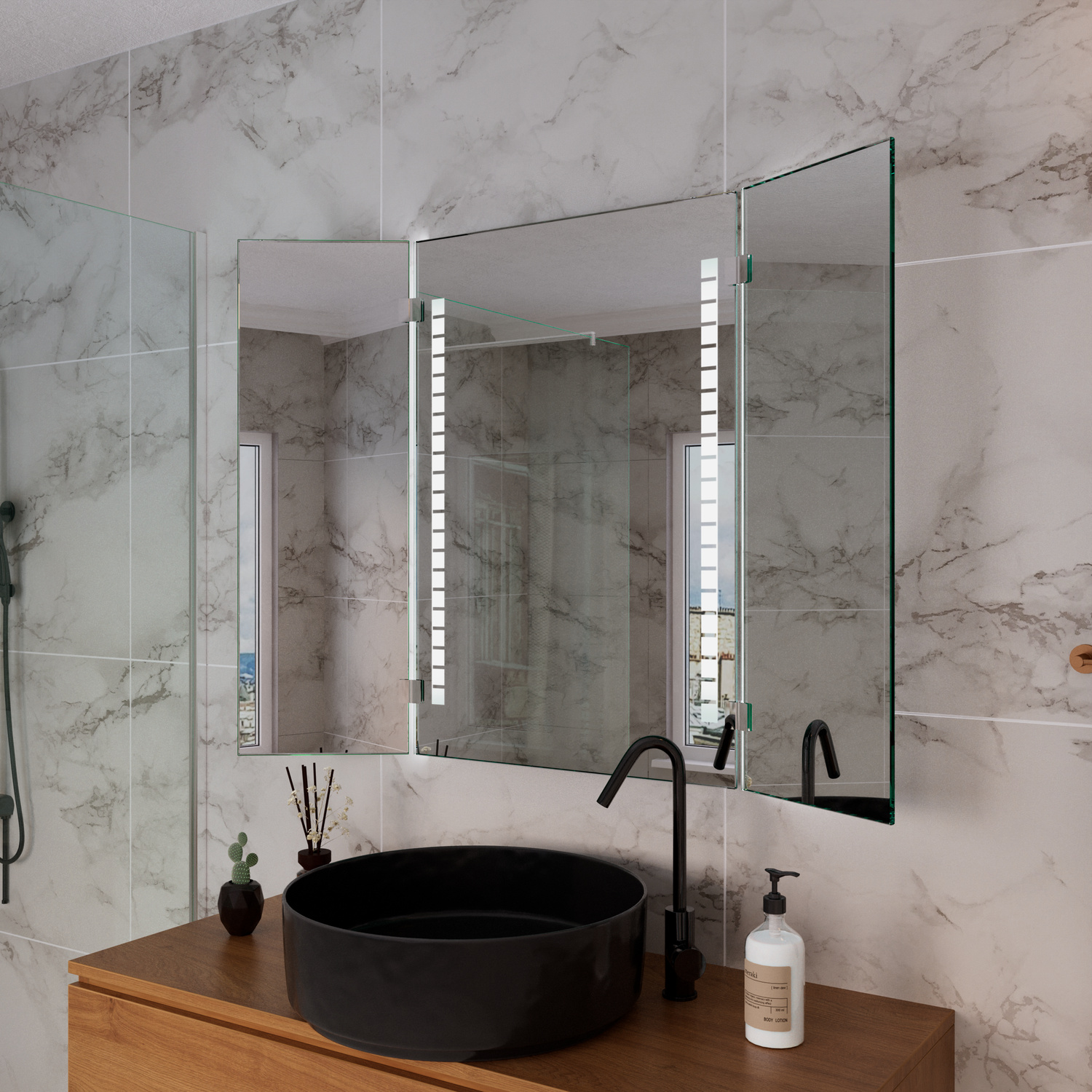 Alexandrias SideAngle LightsOn 1500x1500 Badezimmerspiegel mit eingeschalteter LED-Beleuchtung und vertikalen Milchglas-Streifen in seitlicher Perspektive über schwarzem Aufsatzwaschbecken und Holzwaschtisch in marmoriertem BadezimmerRetry