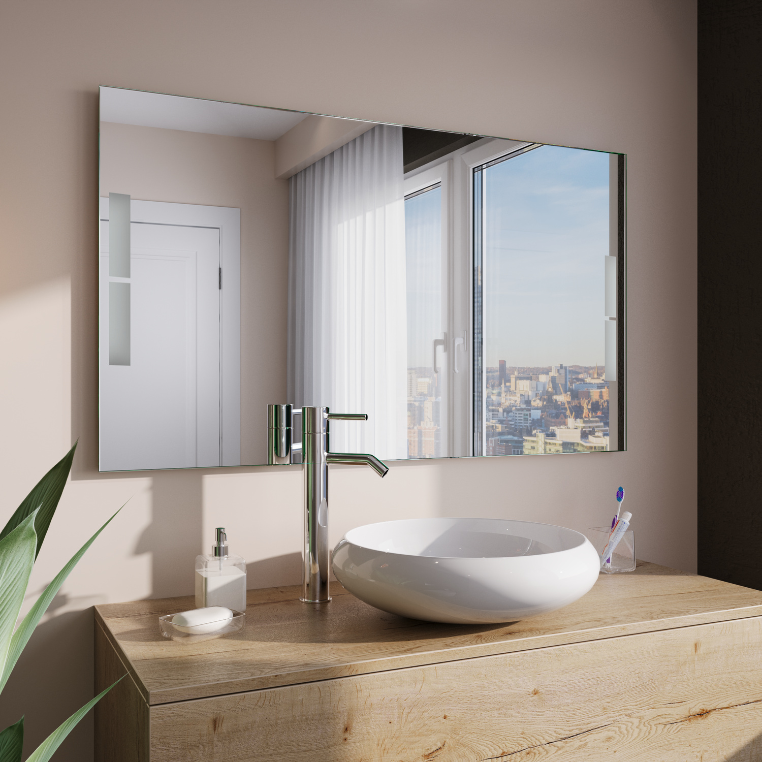 PORTO CHRISTO Badspiegel in Seitenansicht ohne Beleuchtung, 1500x1500 mm, ausgeschaltete LED-Hintergrundbeleuchtung, über weißem ovalem Waschbecken auf Holzwaschtisch, hohe Standarmatur, Fenster mit Stadtblick, Pflanze, minimalistisches Bad