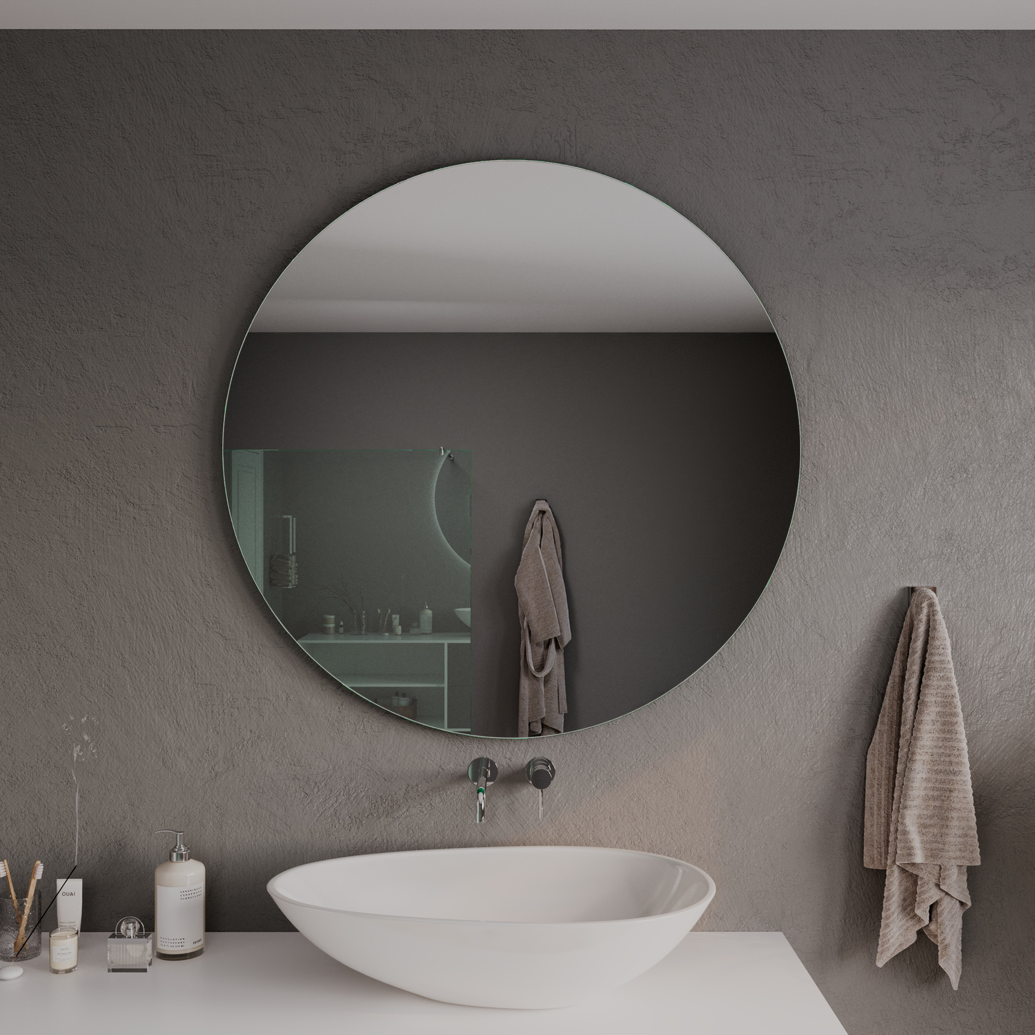 ANAS runder LED-Badspiegel mit ausgeschalteter Beleuchtung, 1500x1500 mm, über weißem ovalem Aufsatzwaschbecken auf grauer Waschtischplatte, dunkelgraue Wand, moderne Wandarmatur, Handtuch rechts, minimalistisches Bad, Nahaufnahme