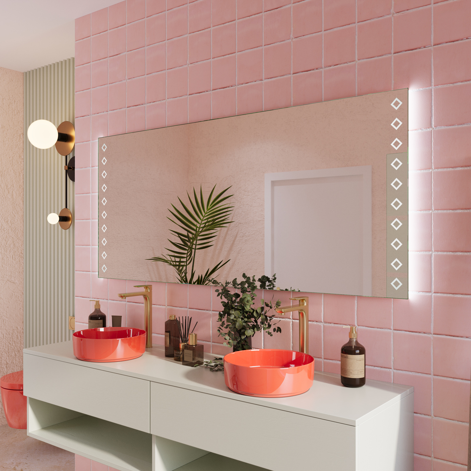 FREJUS rechteckiger LED-Badspiegel mit eingeschalteter Beleuchtung, 1500x1500 mm, leuchtend mit seitlichen Lichtstreifen im Perlenketten-Design, über weißem Waschtisch mit zwei roten runden Aufsatzwaschbecken, rosa Fliesenwand, Seitenansicht