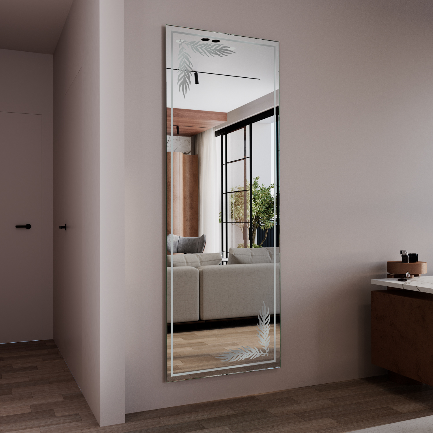 PADOVA Ganzkörperspiegel ausgeschaltet, 1500x1500 mm, Seitenansicht mit rechteckigem Spiegel in silbernem Rahmen wandmontiert, spiegelt Raum mit Fenstern und Pflanzen, Holzboden, Holzwaschtisch rechts, minimalistisches modernes Bad