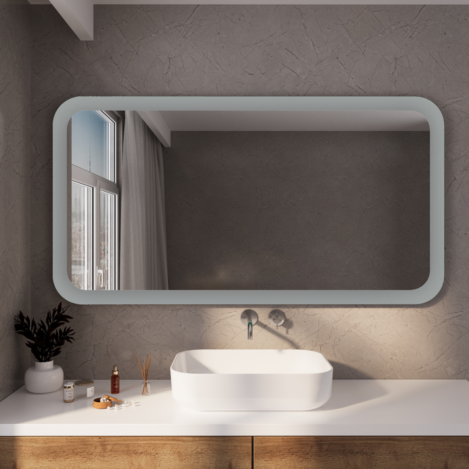 SETERAD50 rechteckiger Badspiegel mit abgerundeten Ecken, 1500x1500 mm, 50mm Eckenradius, ausgeschaltete LED-Beleuchtung, montiert über weißem Aufsatzwaschbecken auf Marmorplatte mit Holzunterschrank, graue Wand