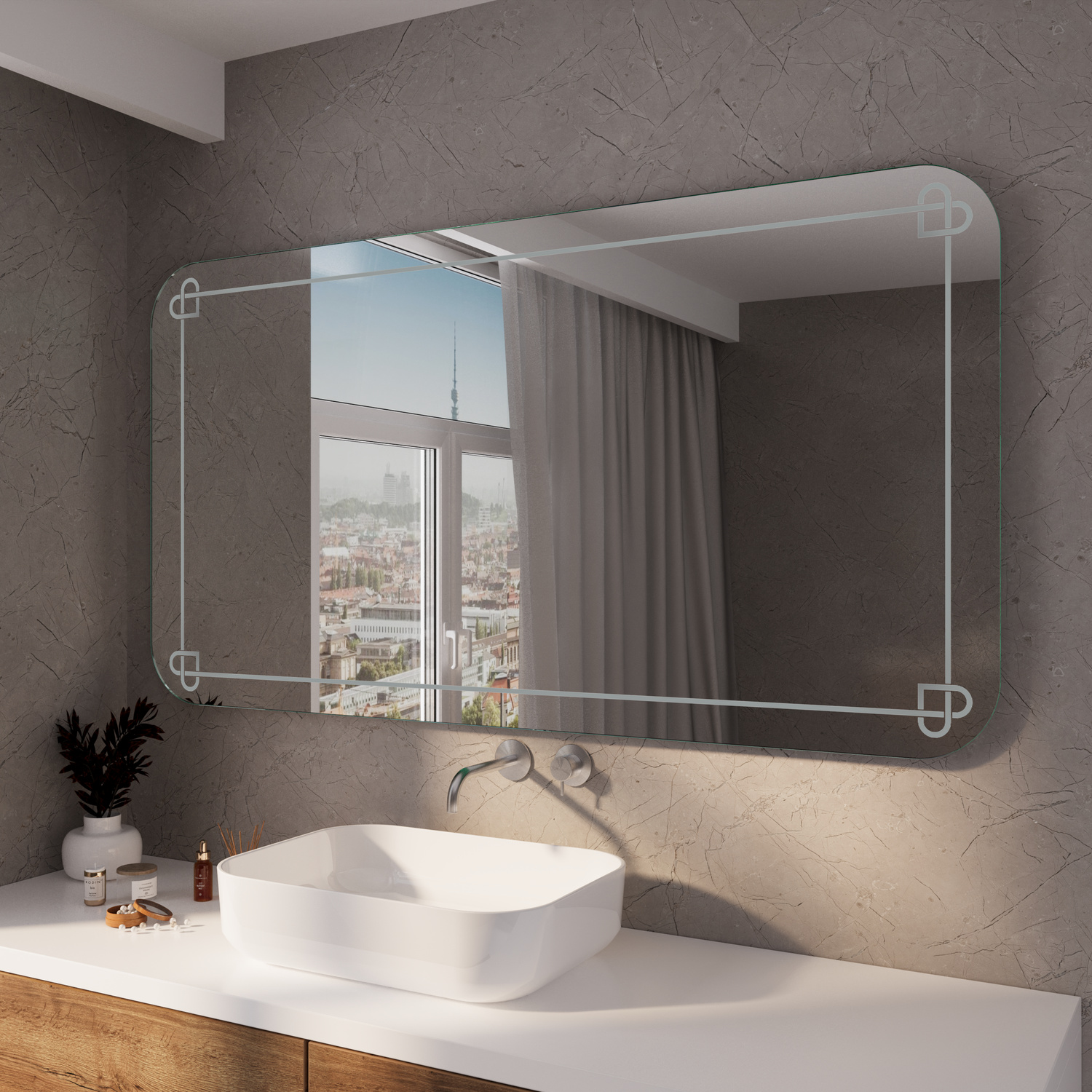 MEALHADA RAD rechteckiger LED-Badspiegel mit ausgeschalteter Beleuchtung, 1500x1500 mm, abgerundete Ecken, zentral über weißem Aufsatzwaschbecken auf hellem Waschtisch, modernes Bad mit grauer Wand, Dekopflanze und großem Fenster mit Vorhang und Stadtblic