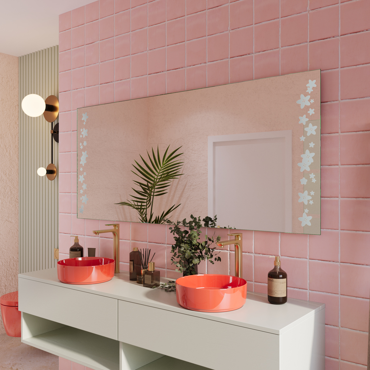 TRIEST LED-Badspiegel seitliche Ansicht mit Eckornamenten, 1500x1500 mm, Beleuchtung ausgeschaltet, über weißem schwebendem Waschtisch mit korallroten Waschbecken, rosa geflieste Wand, goldene Wandleuchte, Palme, farbenfrohes Bad