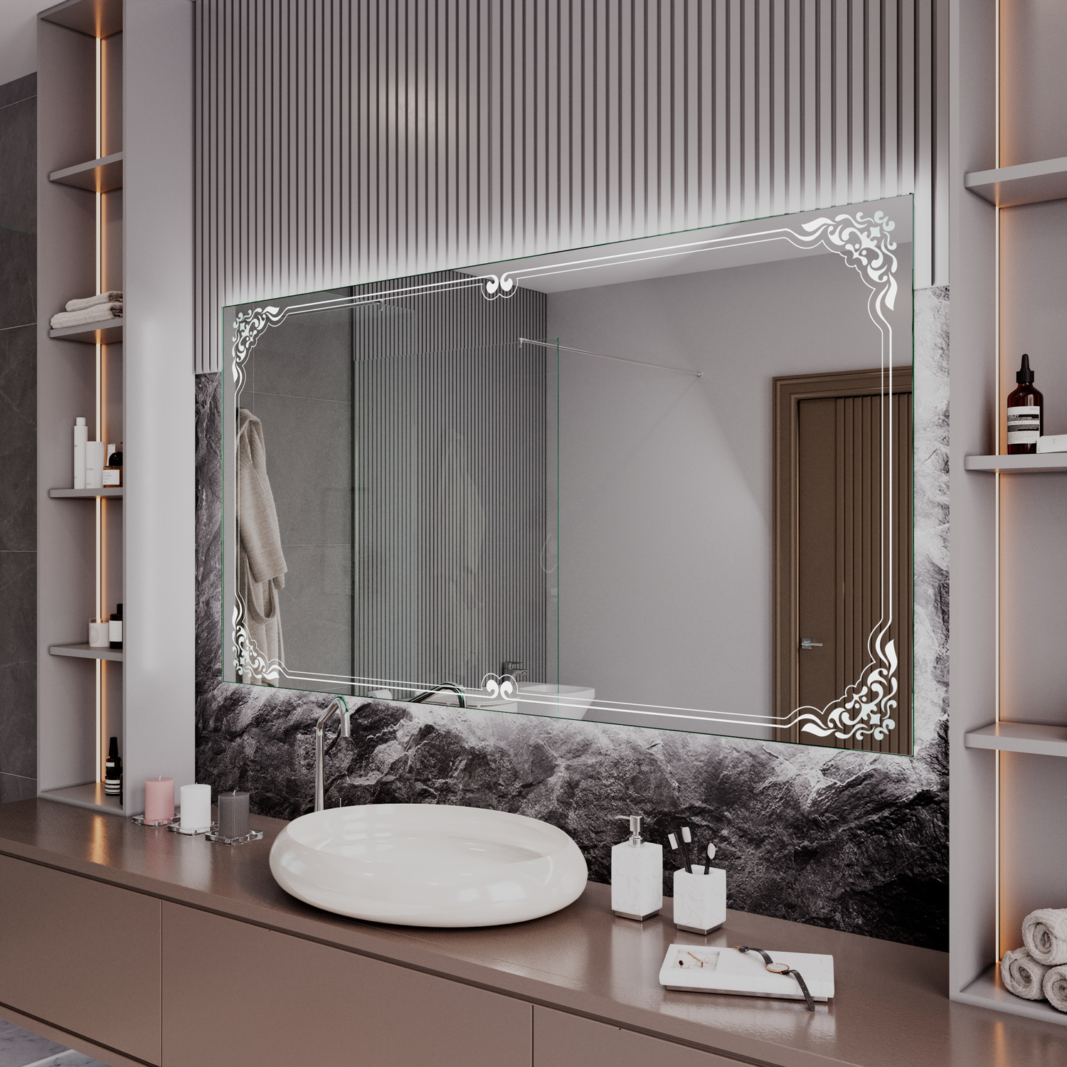 LD422 LED-Badspiegel in Seitenansicht mit eingeschalteter Beleuchtung, 1500x1500 mm, leuchtende dekorative Eckverzierungen in Weiß, über schwarzer Marmor-Waschtischplatte, rundes Aufsatzwaschbecken, Bad mit beiger Front und Seitenregalen