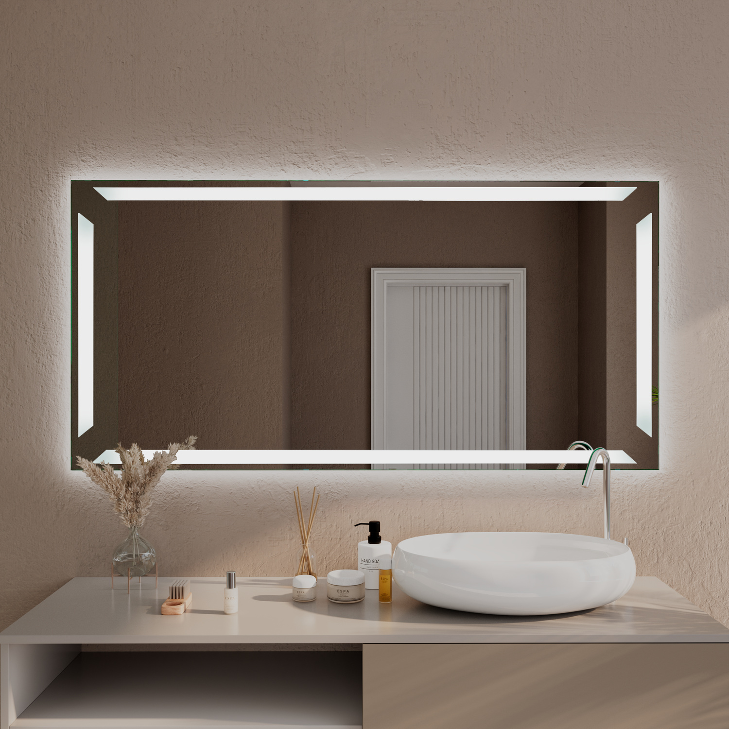 PESARO LED-Badspiegel mit eingeschalteter Beleuchtung, 1500x1500 mm, leuchtender warmweißer umlaufender Rahmen, über Waschtisch in Betonoptik mit weißem ovalen Aufsatzwaschbecken, Dekoration mit Vase, modernes Bad mit brauner Wand