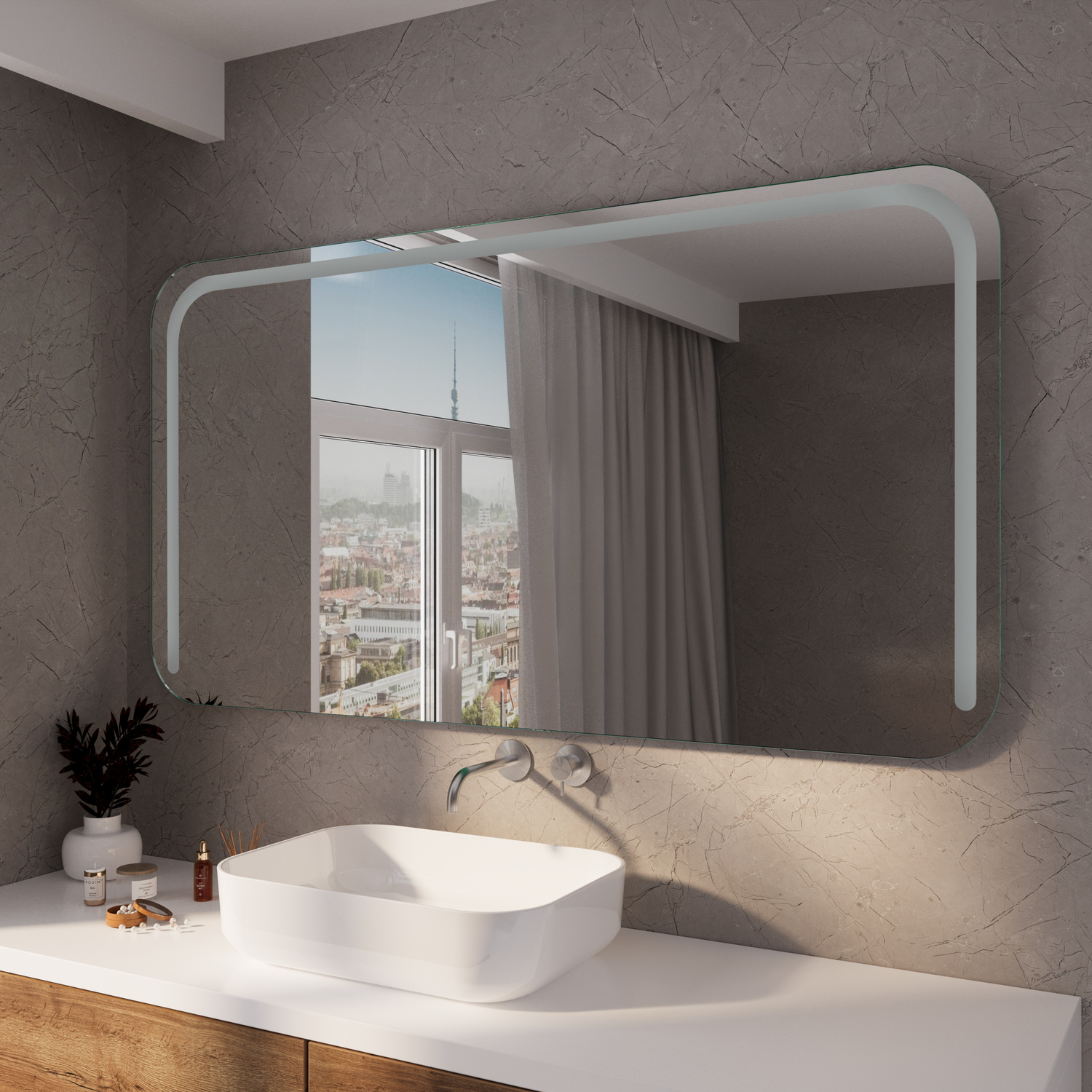 ETIENNAS RAD rechteckiger LED-Badspiegel mit ausgeschalteter Beleuchtung, 1500x1500 mm, abgerundete Ecken, über weißem Aufsatzwaschbecken auf hellem Waschtisch, modernes Bad mit Fensterblick und beigefarbener Nische