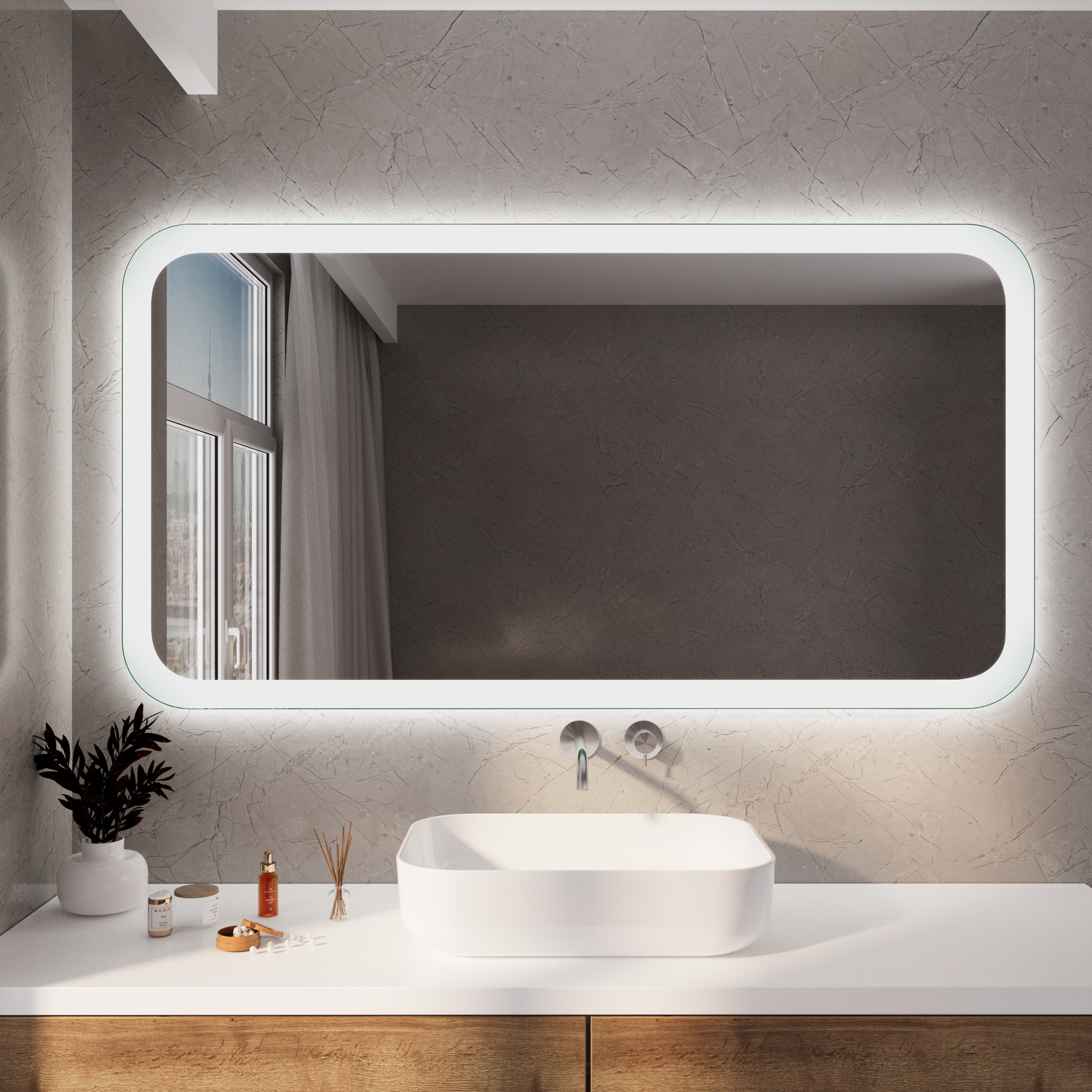 SETERAD40 rechteckiger LED-Badspiegel mit abgerundeten Ecken und eingeschalteter umlaufender Hintergrundbeleuchtung, 1500x1500 mm, leuchtender Zustand mit warmweißem Lichtrahmen, montiert über weißem Aufsatzwaschbecken mit Marmorplatte, elegantes Badezimm