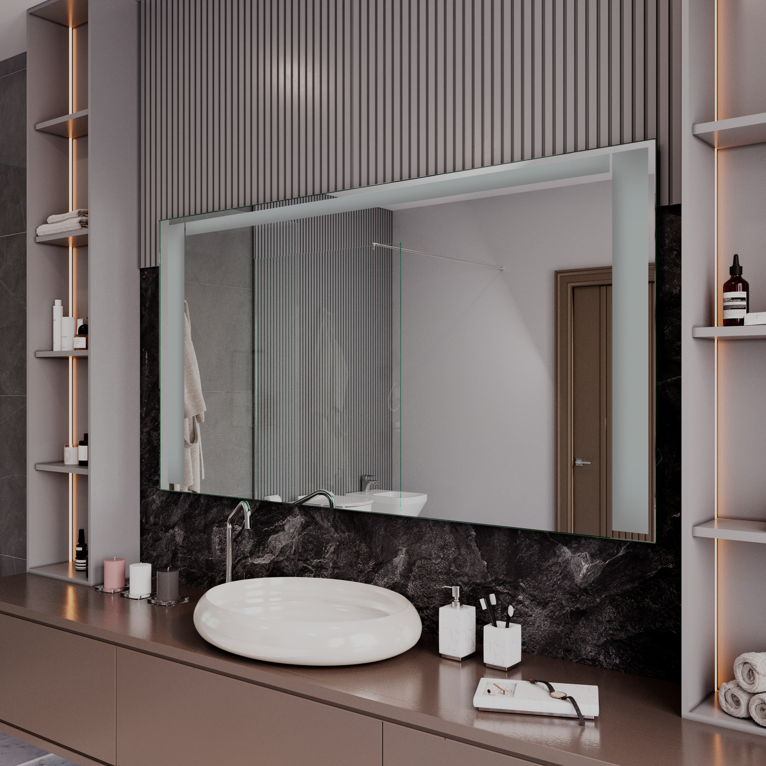 CHARTRES rechteckiger LED-Badspiegel mit ausgeschalteter Beleuchtung, 1500x1500 mm, Seitenansicht mit breitem weißem Rahmen, über schwarzem Marmor-Waschtisch mit weißem ovalem Aufsatzwaschbecken, elegantes Bad mit Holzvertäfelung