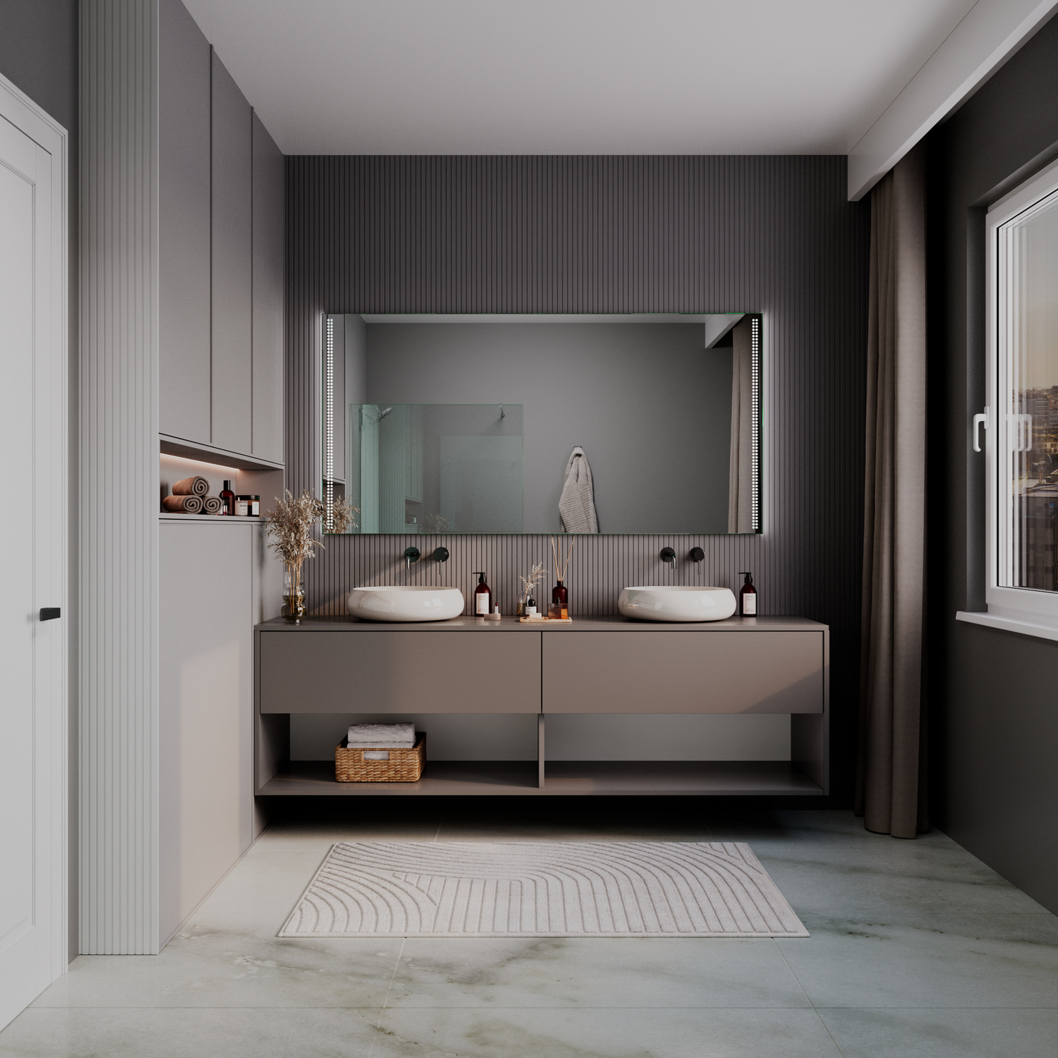 Courbev LED-Badspiegel eingeschaltet, 1500x1500 mm, rechteckiger Spiegel mit warmweißer seitlicher LED-Beleuchtung über schwebendem Doppelwaschtisch, weiße ovale Aufsatzwaschbecken, dunkelgraue geriffelte Wände, offenes Regal, weißer Teppich, Bad