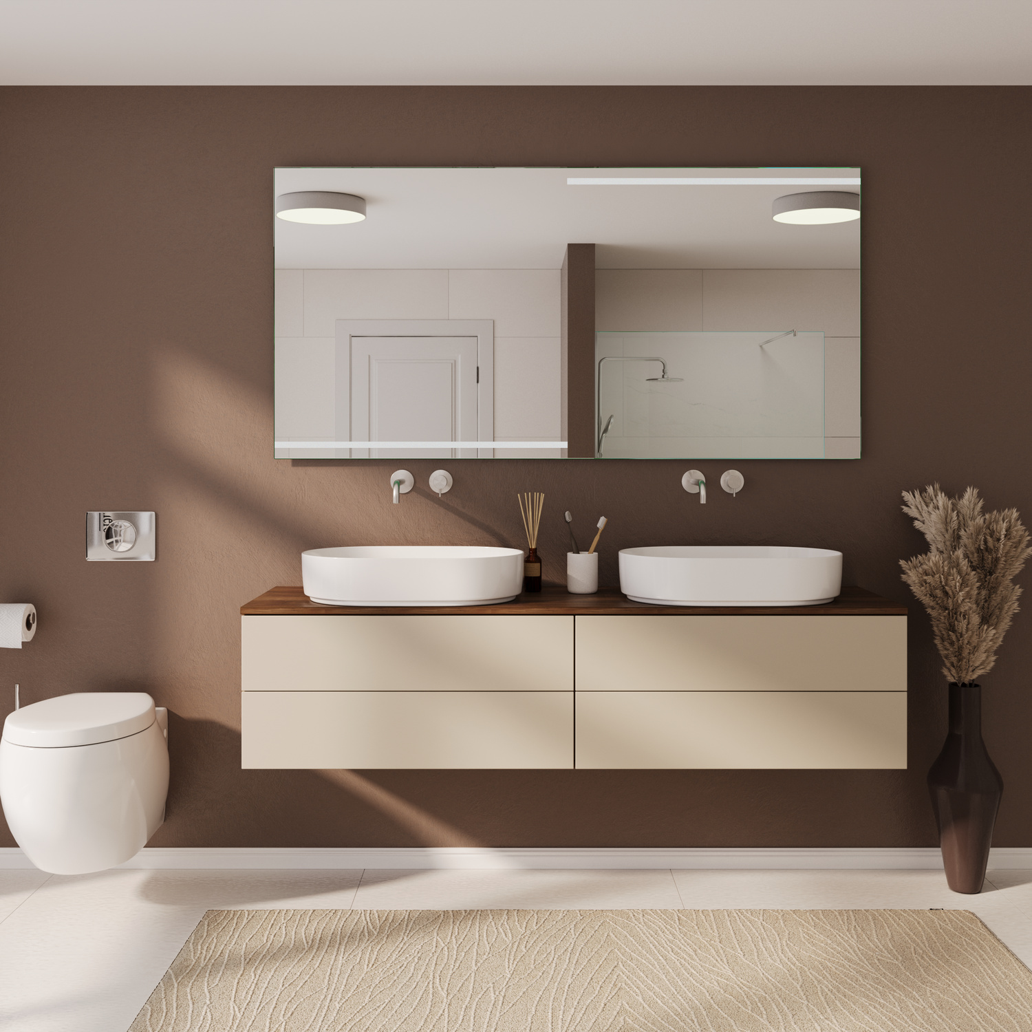 TEROR rechteckiger LED-Badspiegel mit ausgeschalteter Beleuchtung, 1500x1500 mm, über beigem Doppelwaschtisch mit zwei weißen ovalen Aufsatzwaschbecken, elegantes Bad mit brauner Wand und weißem Teppich